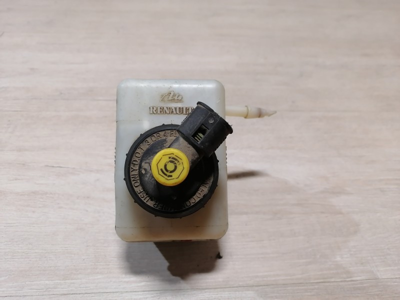 Sandero №2 бачок тормозного цилиндра