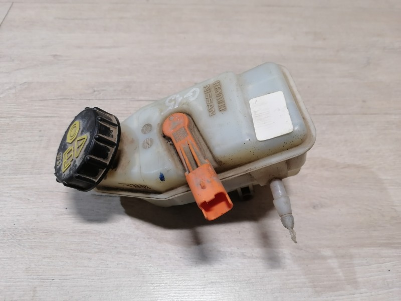 Almera G15 №9 бачок тормозного цилиндра