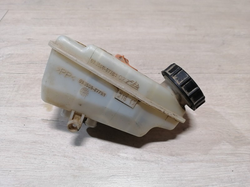 Almera G15 №9 бачок тормозного цилиндра