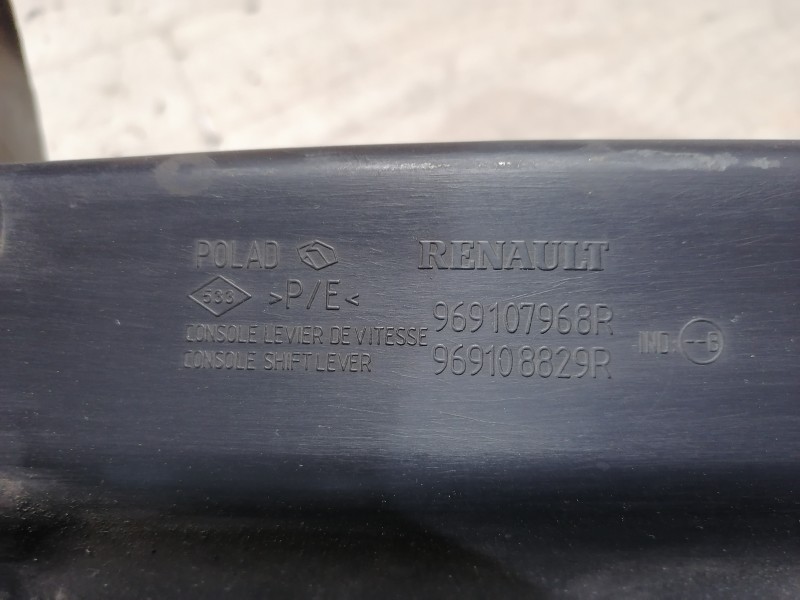 Almera G15 №9 консоль центральная в сборе деф