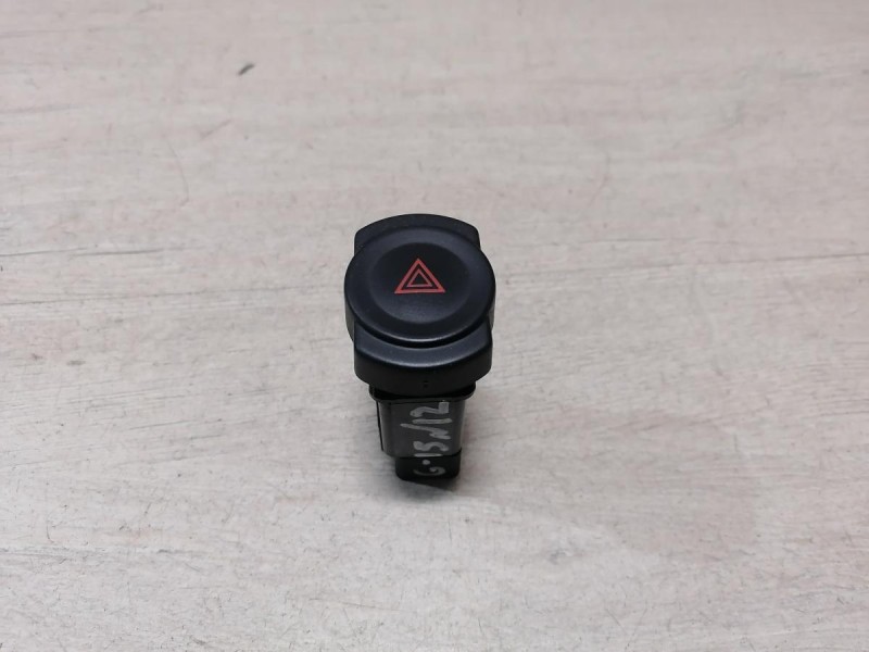 Almera G15 кнопка аварийка