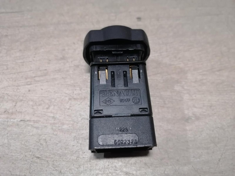 Almera G15 кнопка аварийка