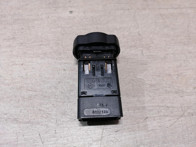 Almera G15 кнопка аварийка
