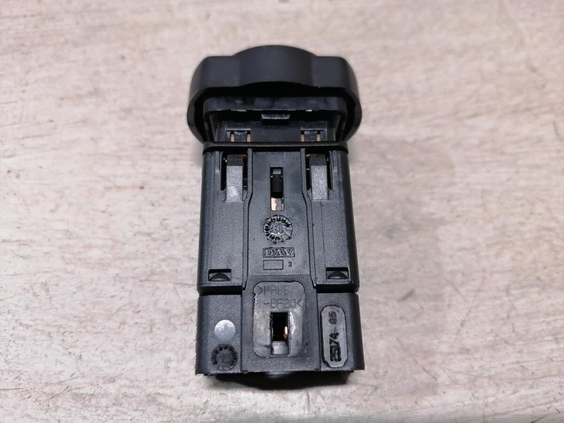 Almera G15 кнопка аварийка
