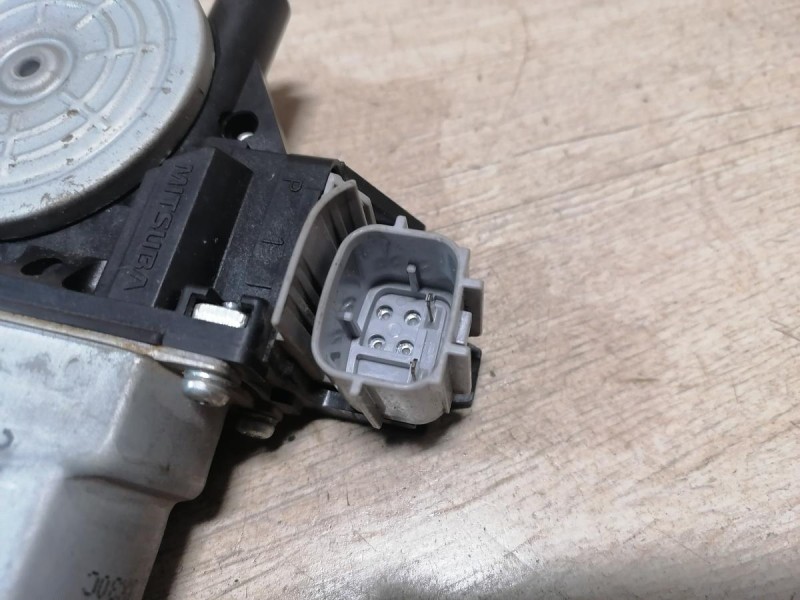 Almera G15 моторчик стеклоподъемника правый