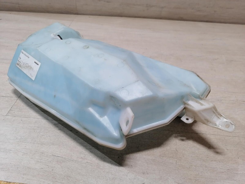 Almera G15 бачок омывателя