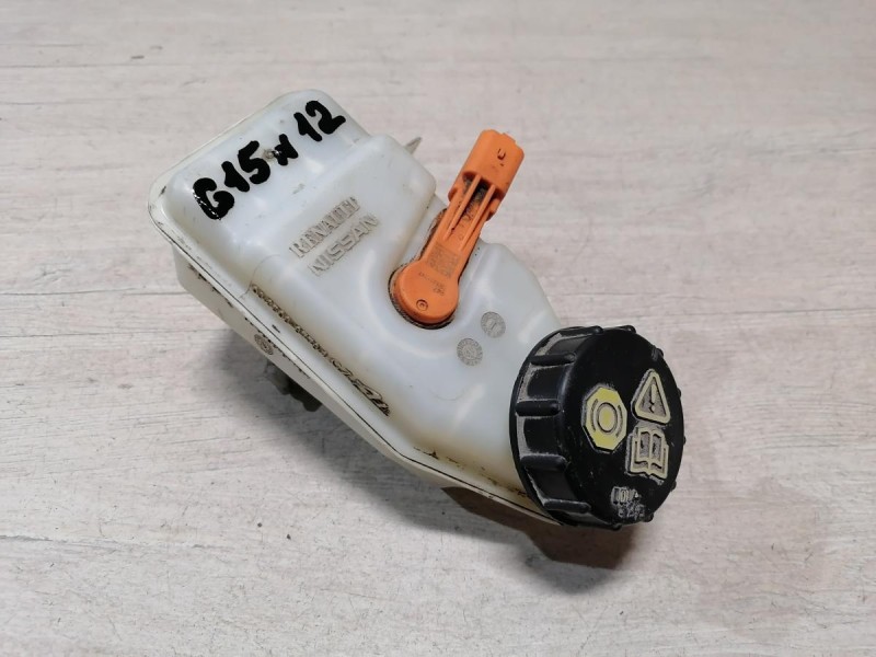 Almera G15 бачок тормозного цилиндра