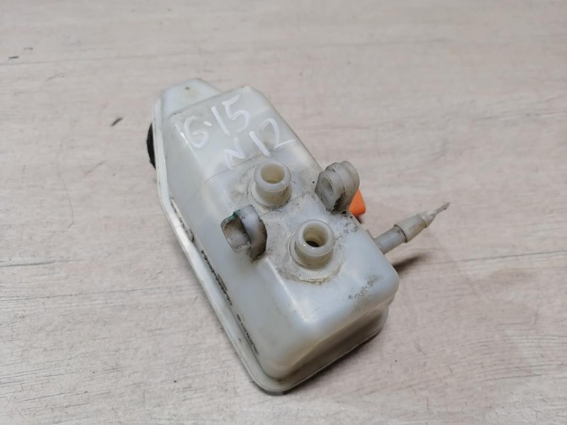 Almera G15 бачок тормозного цилиндра