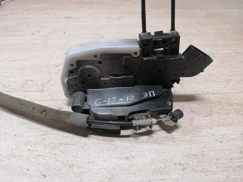 Almera G15 замок двери задний правый