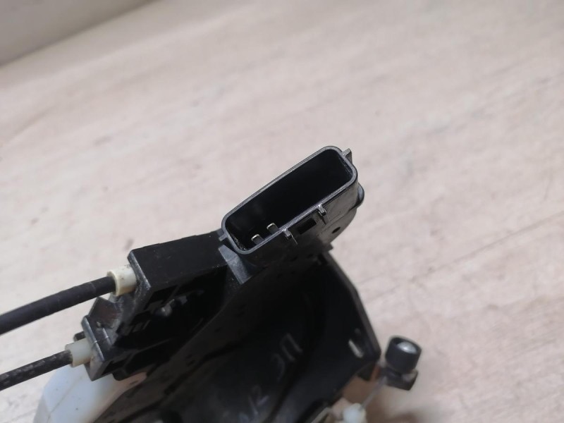 Almera G15 замок двери задний правый