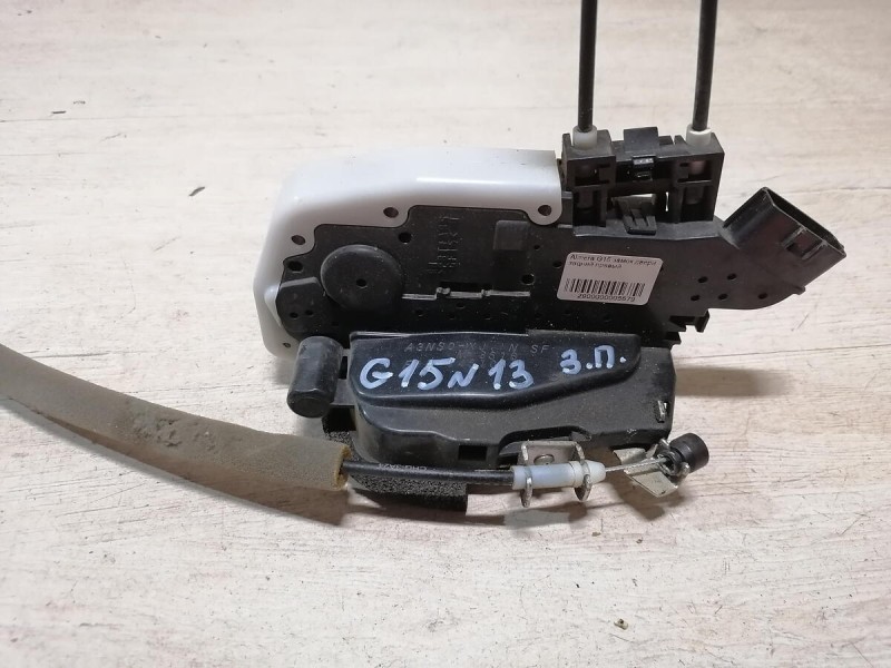 Almera G15 замок двери задний правый