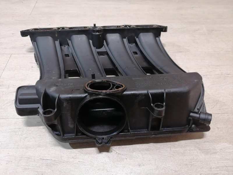 Almera G15 коллектор впускной 16кл K4M