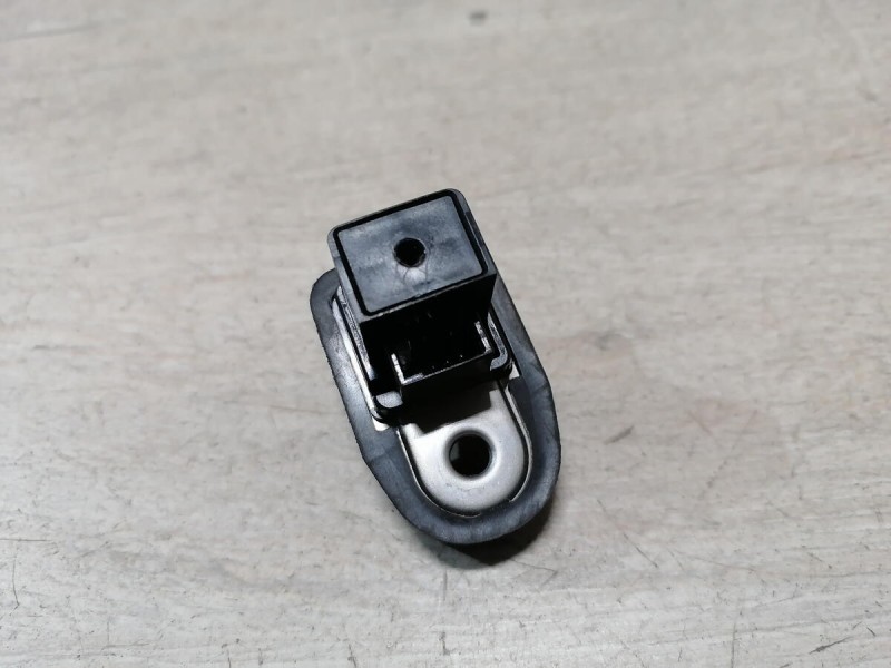 Almera G15 концевик двери