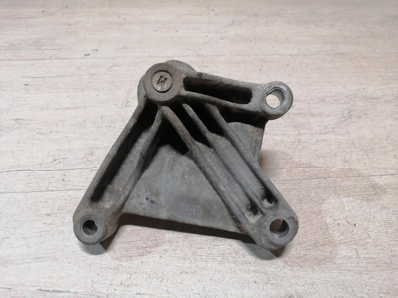 Almera G15 кронштейн верхней подушки коробки акпп