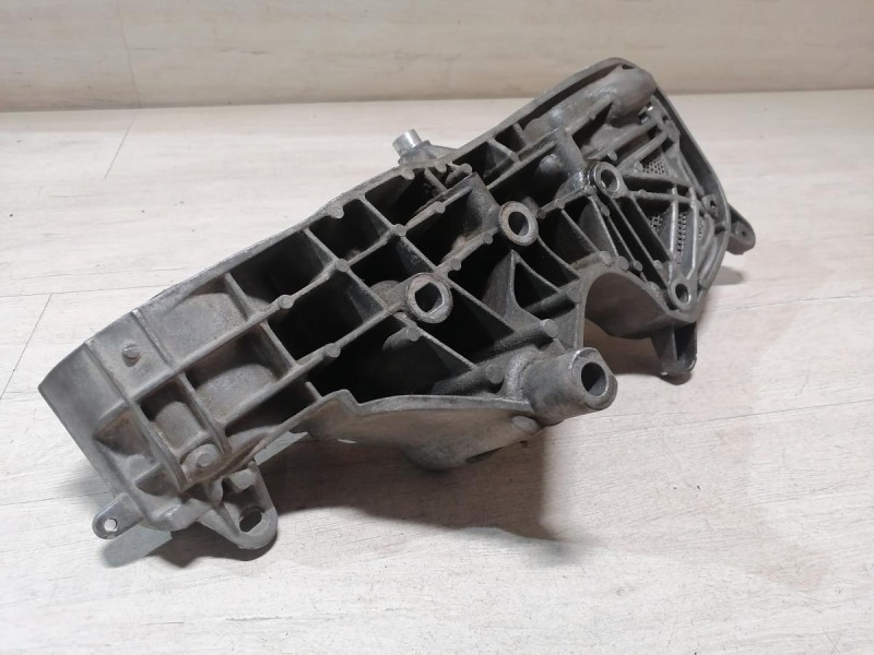 Almera G15 кронштейн генератора кондиционера