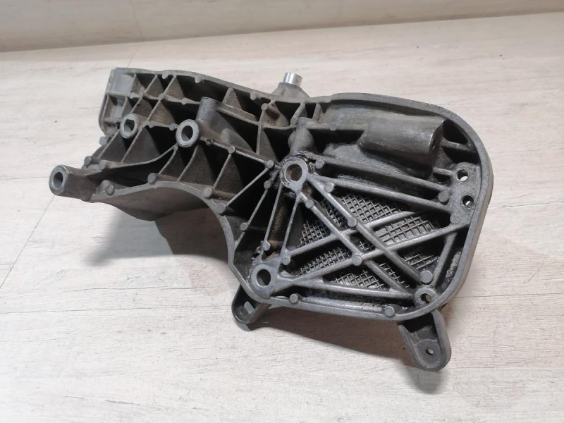 Almera G15 кронштейн генератора кондиционера