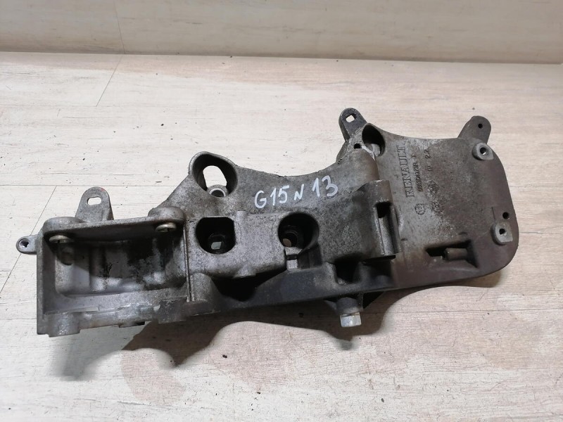 Almera G15 кронштейн генератора кондиционера