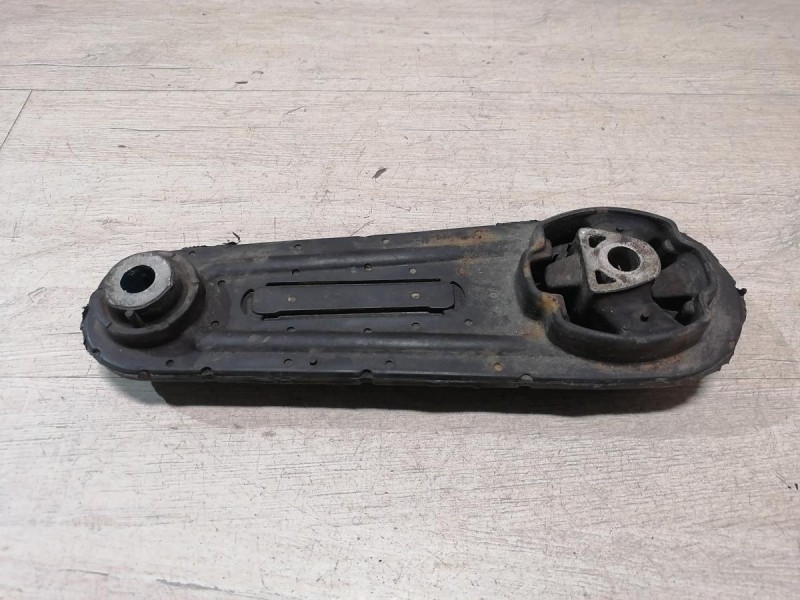 Almera G15 подушка коробки нижняя