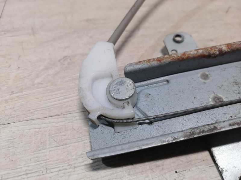 Almera G15 стеклоподъемник задний правый мех.