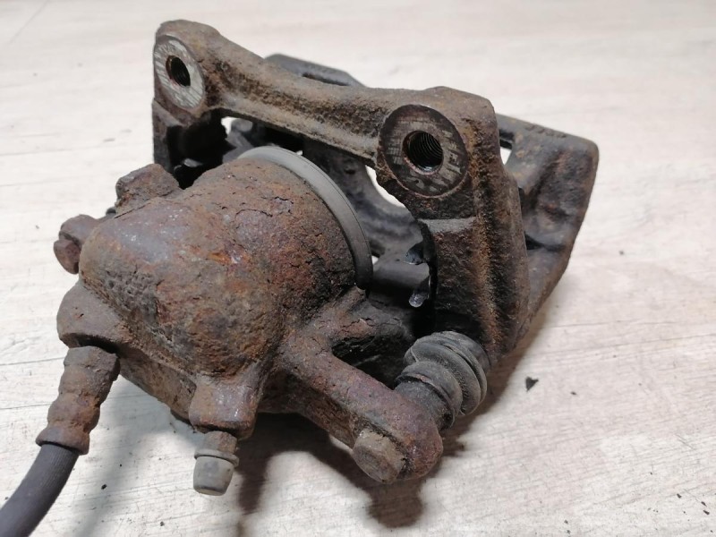 Almera G15 суппорт левый