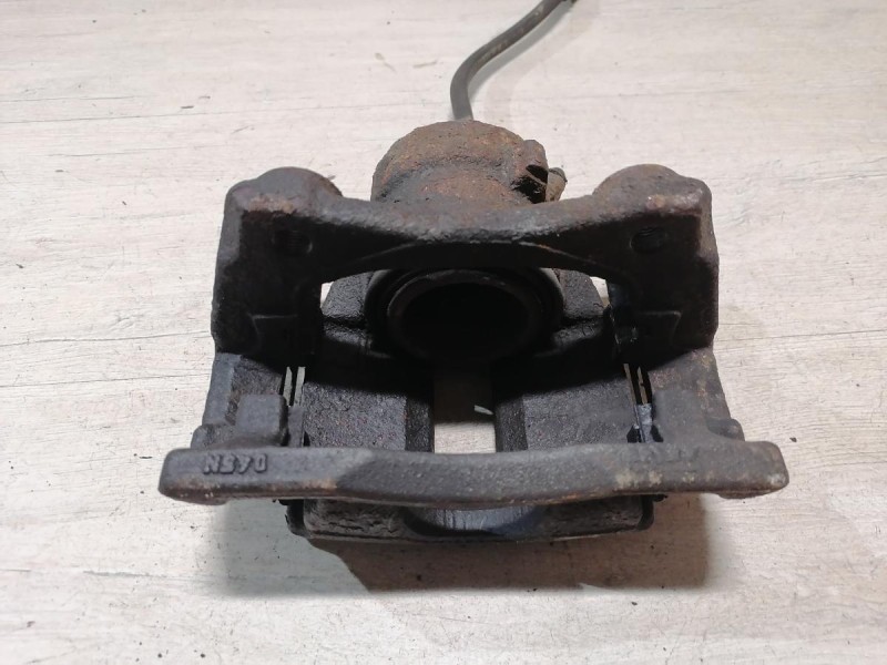 Almera G15 суппорт правый