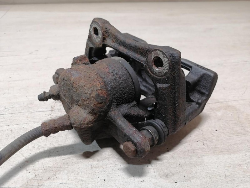 Almera G15 суппорт правый