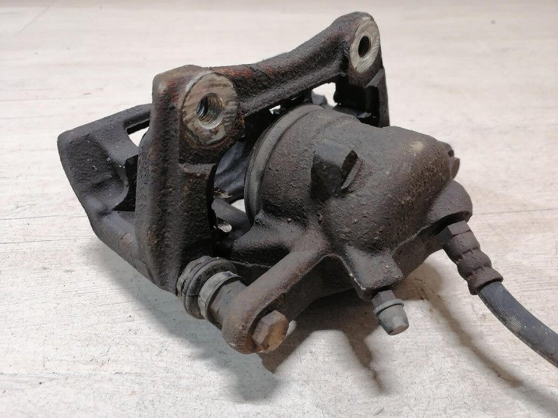 Almera G15 суппорт правый