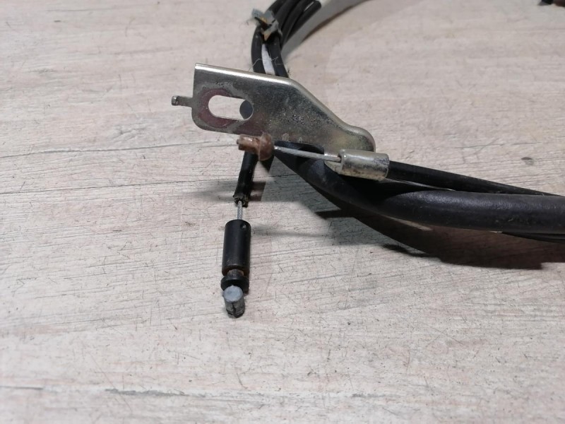 Almera G15 трос багажника