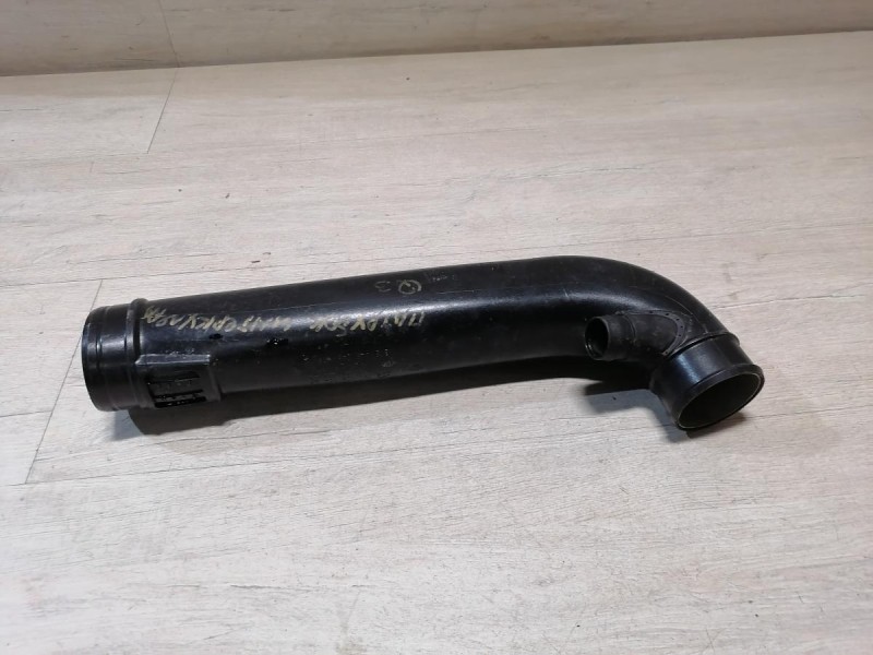 Audi Q3 патрубок воздушный интеркуллера 1k0129656