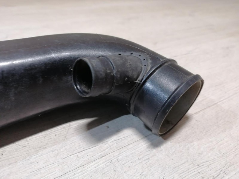 Audi Q3 патрубок воздушный интеркуллера 1k0129656