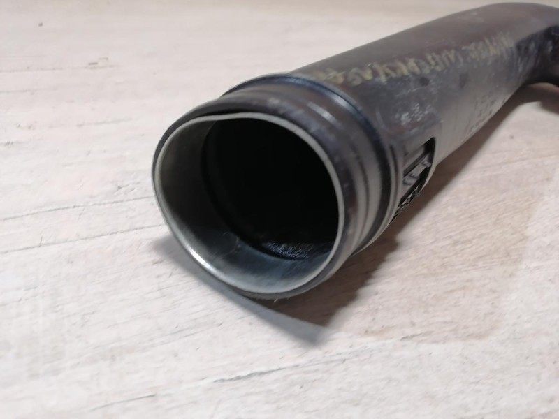 Audi Q3 патрубок воздушный интеркуллера 1k0129656