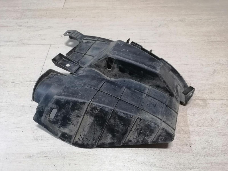 Auris локер задний правый пыльник заднего бампера