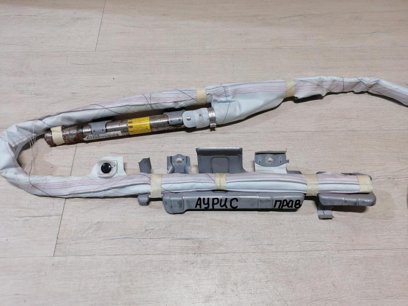 Auris шторка  AirBag правая