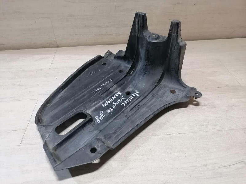 Avensis 2 №1 защита заднего бампера бензобака пыльник