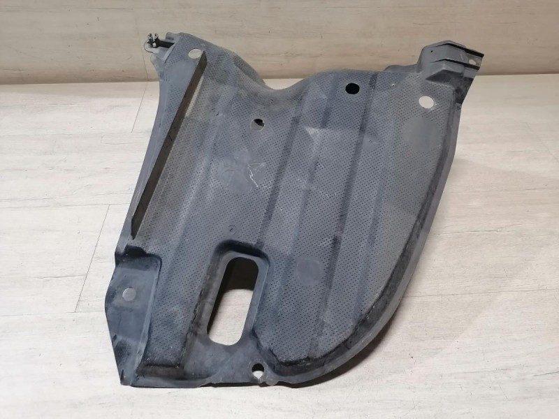 Avensis 2 №1 защита заднего бампера бензобака пыльник