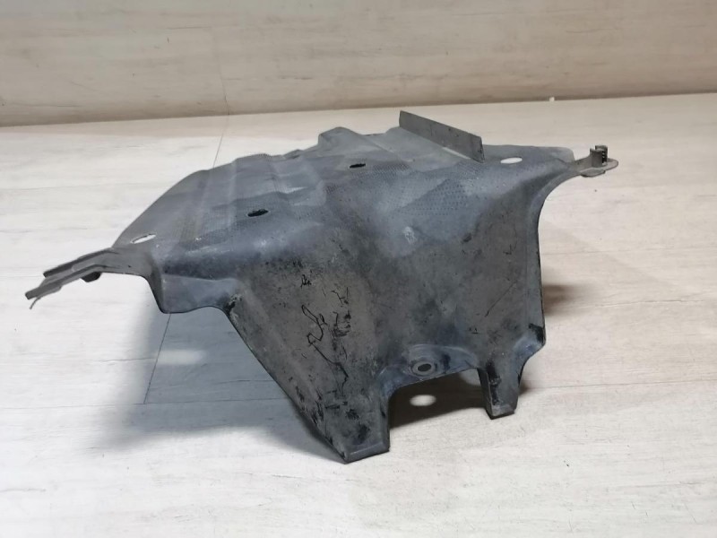 Avensis 2 №1 защита заднего бампера бензобака пыльник