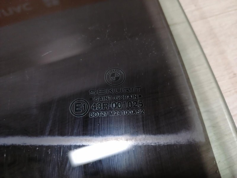 BMW E34 стекло заднее правое