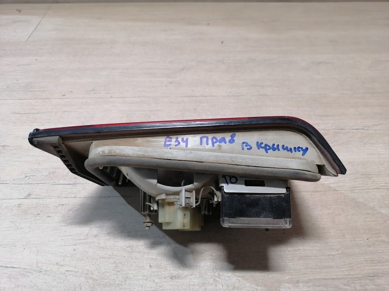 BMW E34 фонарь в крышку багажника правый