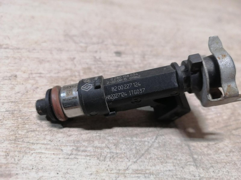 Sandero 2 форсунка топливная 8кл