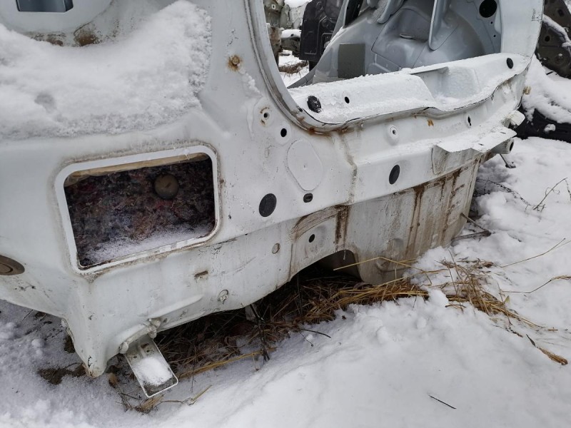 Sandero №18 панель задняя ниша под запаску