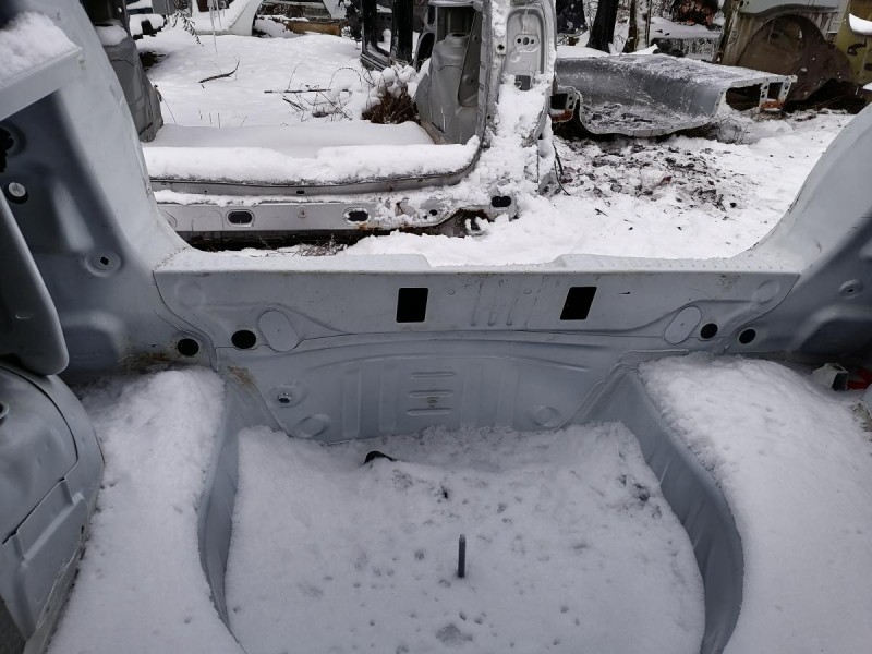 Sandero №18 панель задняя ниша под запаску