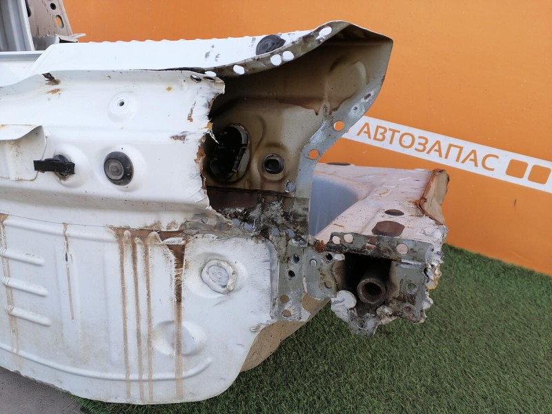 Sandero №18 панель задняя ниша под запаску