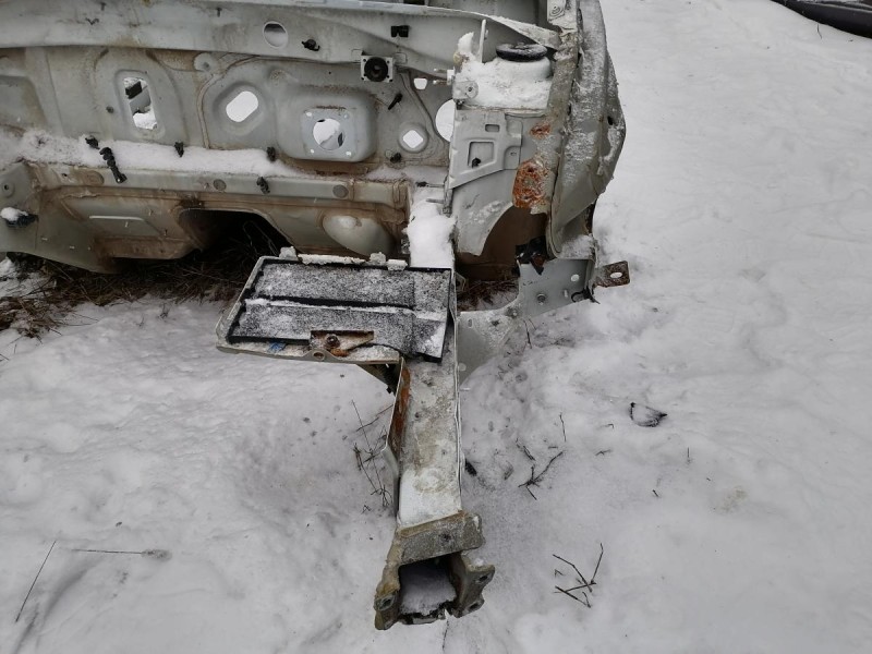 Sandero №18 лонжерон левый деф