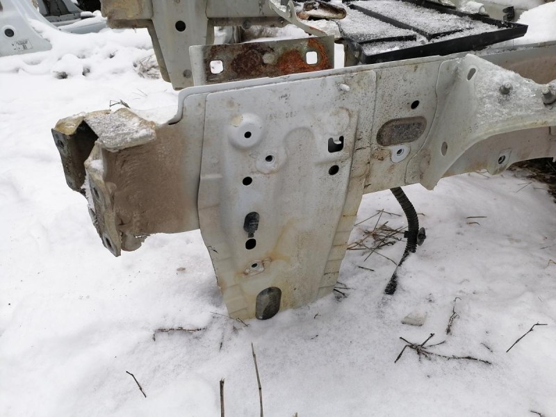 Sandero №18 лонжерон левый деф