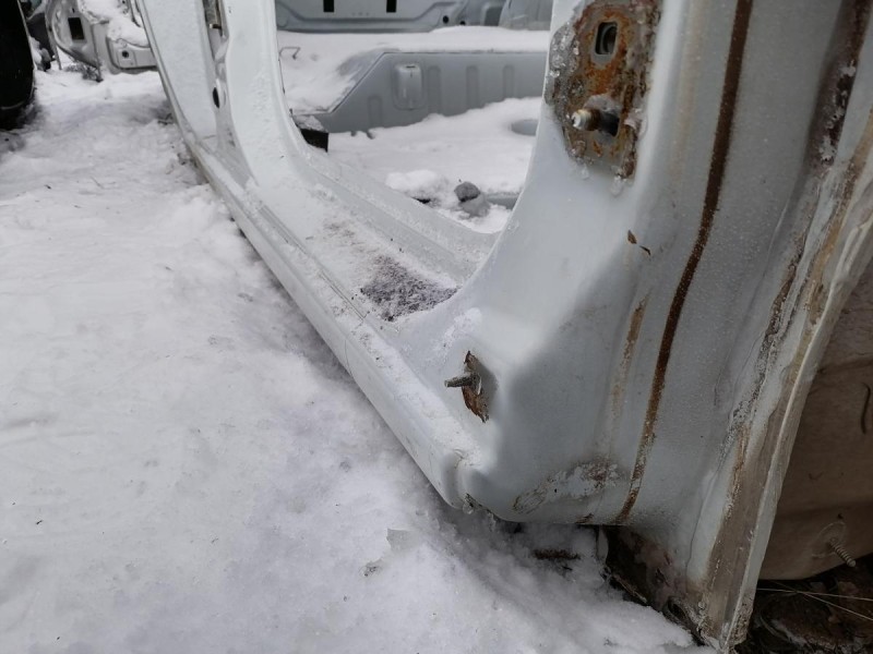 Sandero №18 порог правый деф