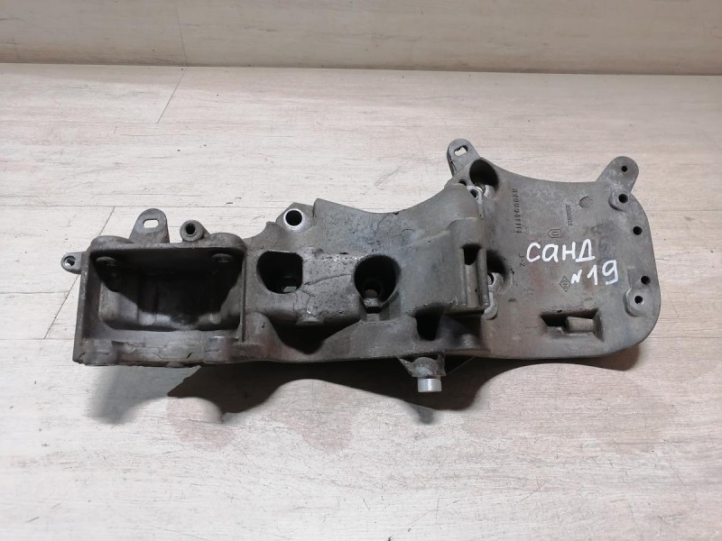Sandero 2 кронштейн генератора кондиционера