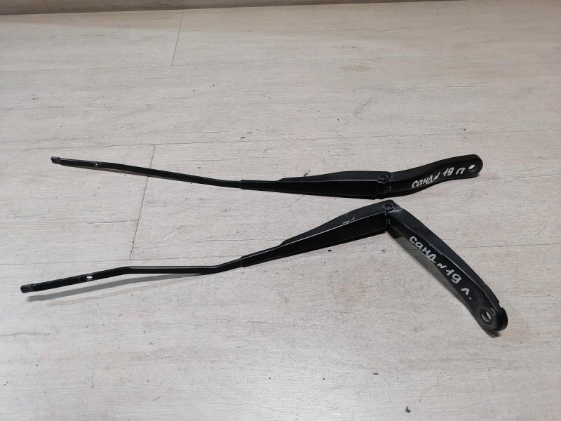 Sandero 2 поводок дворника левый прямой