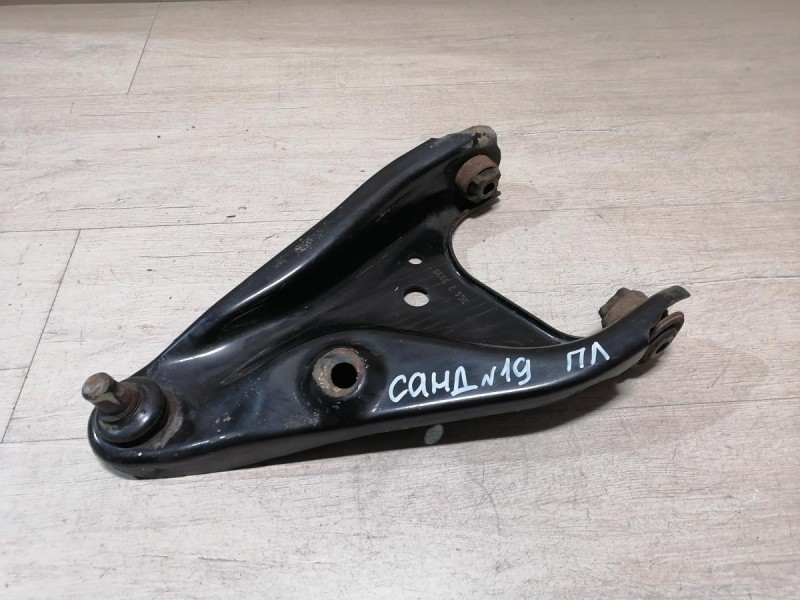 Sandero 2 рычаг левый