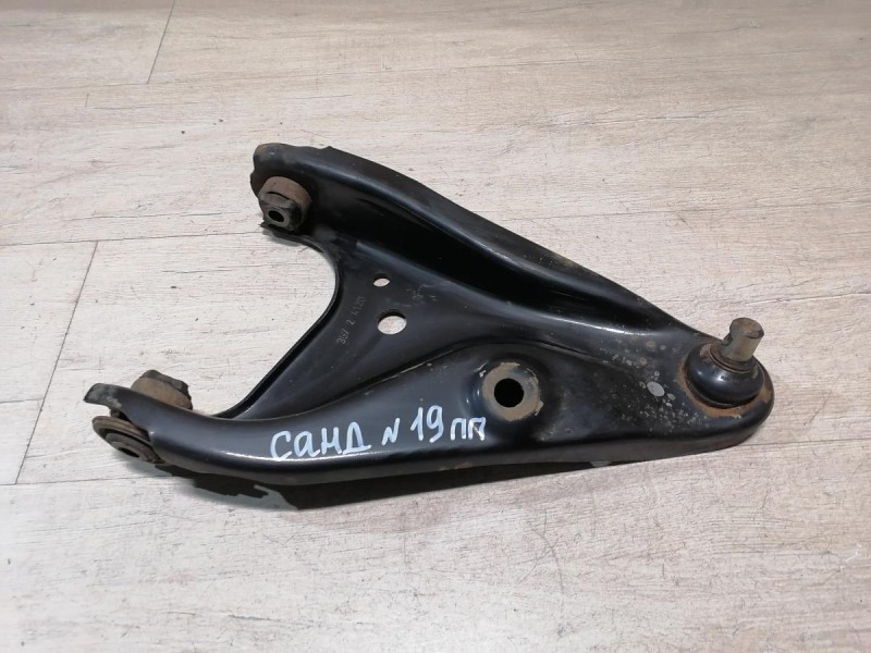 Sandero 2 рычаг правый