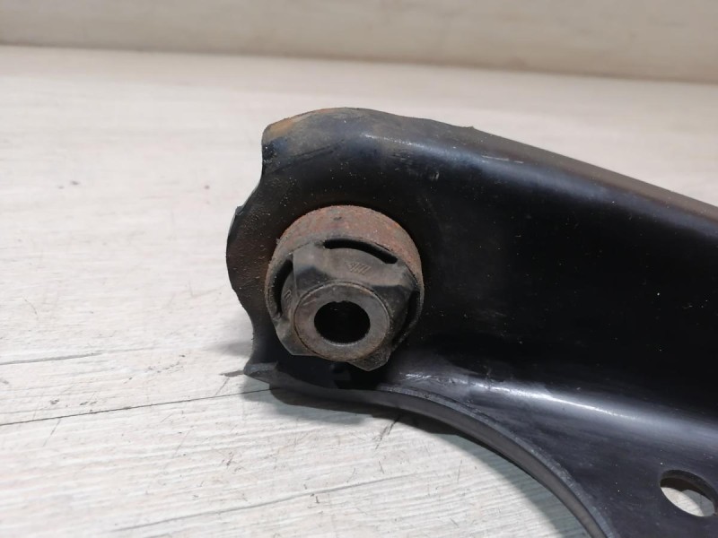 Sandero 2 рычаг правый